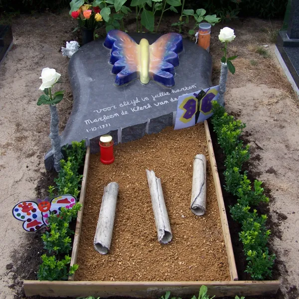 grafmonument-kunst-steen-keramiek-grafsteen