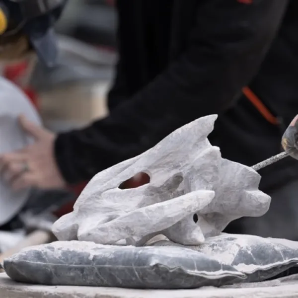 beeld in steen bewerken