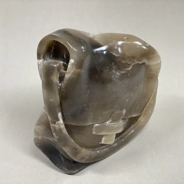 tasje gebeeldhouwd in albast