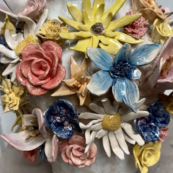 vaas met bloemen keramiek