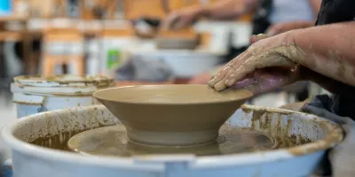 Cursus pottenbakken kom