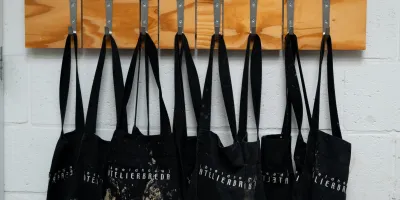 schorten voor het werken in klei