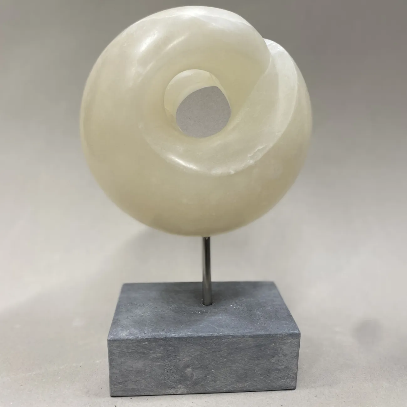 abstract beeld van albast