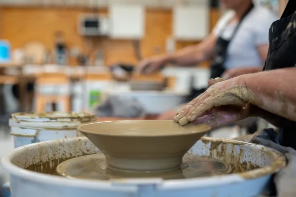 Cursus pottenbakken kom