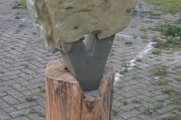 Zieners zijn objecten welke een kijk doen visualiseren naar datgene wat ik als wandelaar gezien heb. Een uitsnede van de werkelijkheid, met fantasieën naar één ieders verbeelding toe